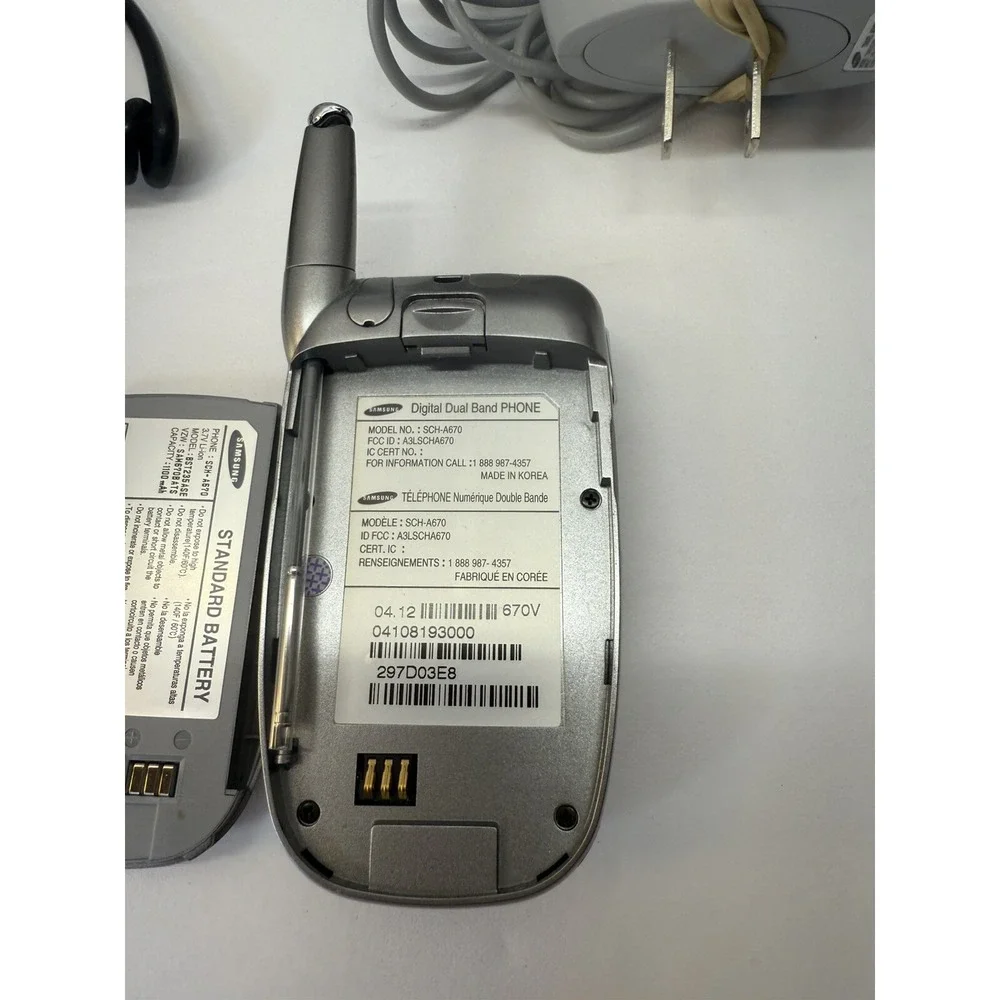 Samsung SCH-A670 - Gray and Silver ( Verizon ) Bundle